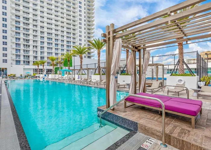 Hyde Beach House - Luxury 2-Bedroom - Gorgeous View - Resort Amenities - Rooftop Pool - Hot Tub - Tennis Court - Minutes To The Ocean