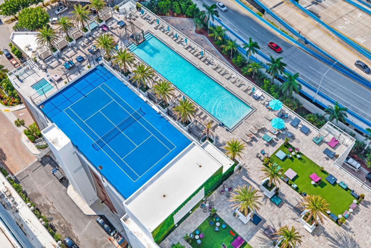 Hyde House - Luxury 2-bedroom - Gorgeous View - Amenities - Rooftop Pool - Hot Tub - Tennis Court - Minutes To The Ocean *